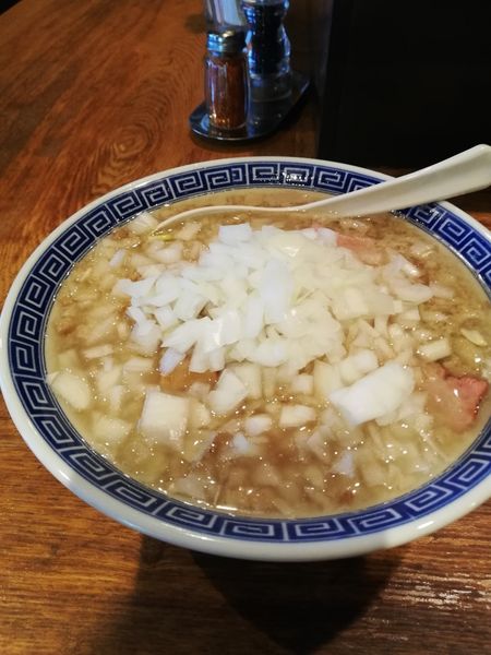 「背油煮干しラーメン+玉ねぎ50円」@神保町 可以の写真