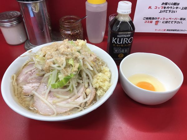 「小ラーメン＋生たまご」@ラーメン二郎 神田神保町店の写真