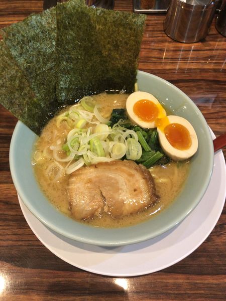 「豚骨醤油味玉　880」@横浜家系ラーメン 清六家 総本山の写真