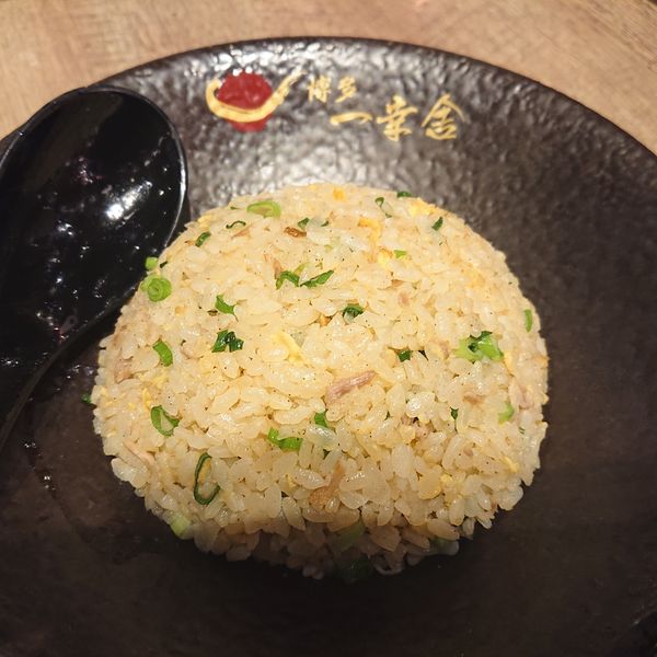 「味玉ラーメン850円バリカタ、半チャーハン350円」@博多一幸舎 那覇国際通り店の写真