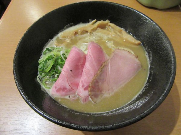 「煮干し（８２０円）＋チャーシュー２枚２４０円＋和え玉２８０円」@麺屋 鳳の写真