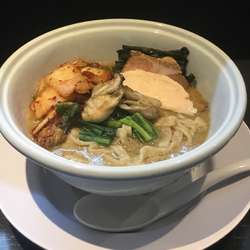 牡蠣とキムチの味噌らーめん