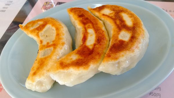 「ジャンボ餃子3個300円」@中華そば とらやの写真