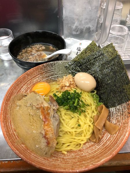「フォアグラまぜそば(塩)鶏コンフィ、生卵、カキスープ付き」@覆麺 智の写真