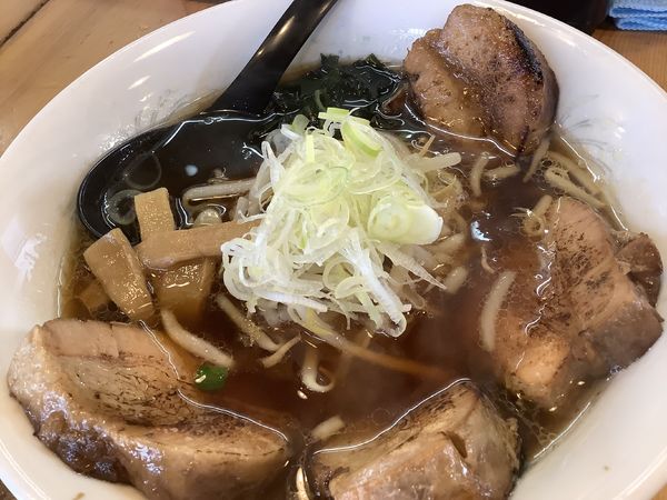 「醤油ラーメン750円＋チャーシュー300円」@麺処みなみの写真