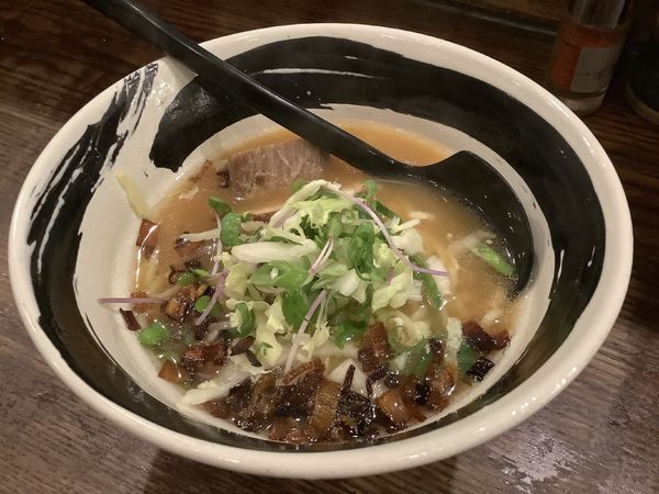 「岬港メバチマグロの醤油らーめん 900円」@ラーメン専門店 浜寅 東戸塚店の写真