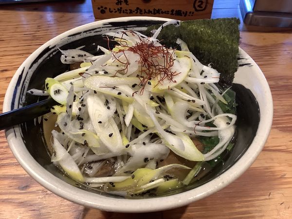 「塩ねぎ鶏そば 950円 ＋味玉100円」@麺場 浜虎 横浜店の写真
