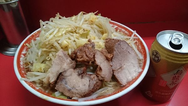 「麺増し・大・カタカタ・烏龍茶(ヤサイカラメ)￥８５０」@ラーメン二郎 上野毛店の写真