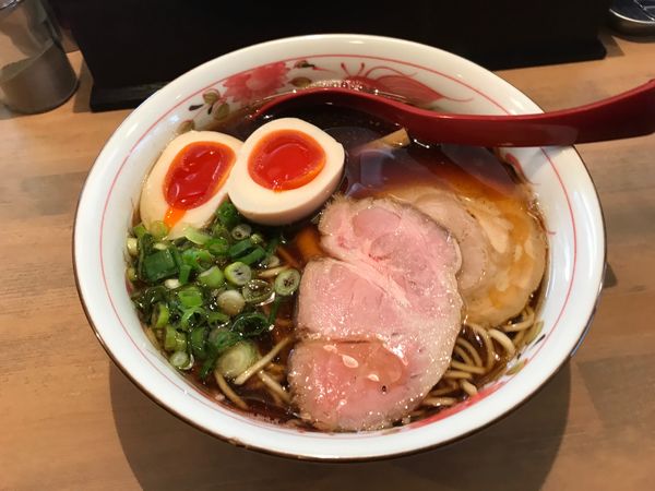 「醤油ラーメン味玉付き」@ラーメンの店 せせらぎの写真