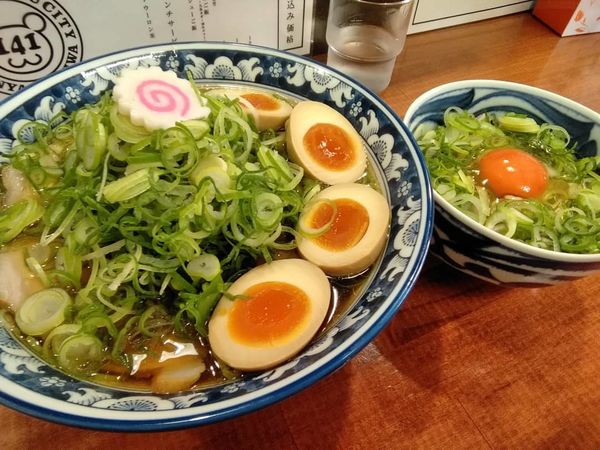 「チャーシューワンタンメン+味玉+九条ねぎ」@麺屋わしわの写真