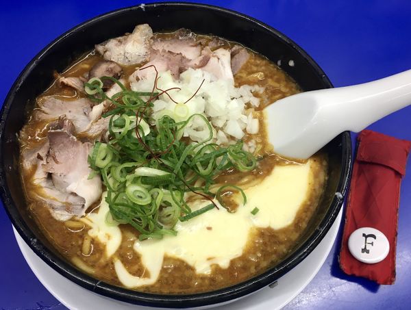 「チーズカレーラーメン」@来来亭 四条葛野大路店の写真