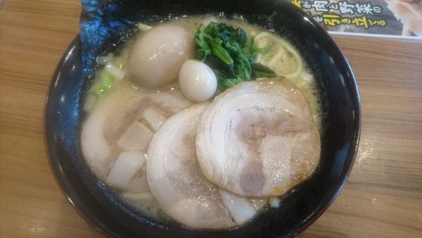 「MAXラーメン 鶉の玉子」@横浜家系ラーメン 壱角家 松戸五香店の写真