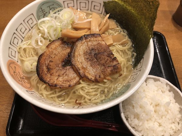 「１年３組塩＆無料チャーシュー＆無料半ライス」@らぅ麺 ガラ喰楽学校 大宮店の写真