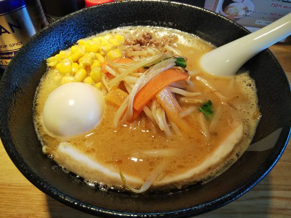 「白みそとんこつラーメン」@らーめん 月の兎影の写真