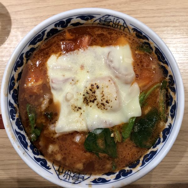 「とまとチーズラーメン　￥８９０」@九州らーめん亀王 JR新大阪駅店の写真
