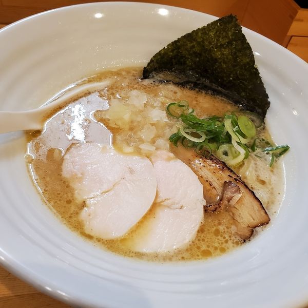 「鶏煮込みそば 醤油(¥810)」@鶏そば 小箱の写真