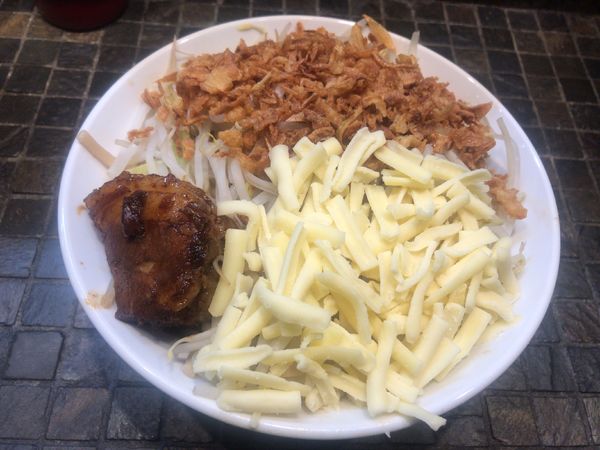 「マゼロー　フライドオニオン増し　チーズ」@まぜそば(麺)マゼロー 小岩店の写真