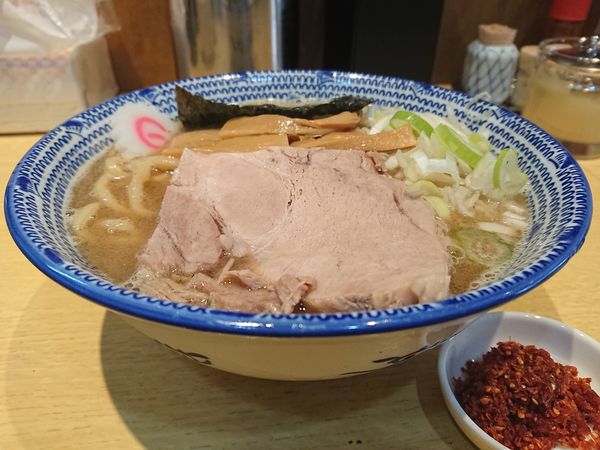 「中華そば(太麺)＋辛味」@くり山の写真