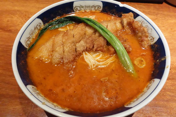 「排骨担々麺」@支那麺 はしご 銀座四丁目店の写真