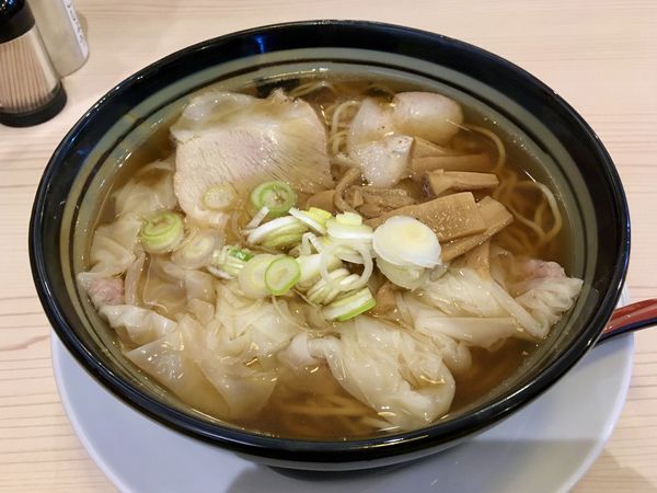 「キリン一番搾り生ジョッキ中 → ワンタンメン」@ワンタンメンの満月 三鷹店の写真