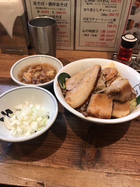 「濃厚雷そばミニ、トロ豚、アブラ、玉ねぎ」@雷 千葉駅前店の写真