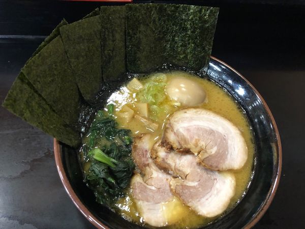 「豚骨醤油ラーメン」@横浜家系ラーメン 十十路の写真