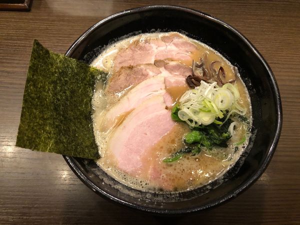 「豚骨醤油ラーメン」@らーめん びし屋の写真