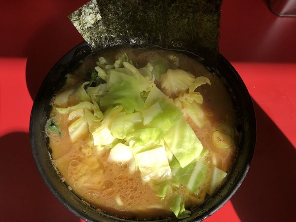 「ラーメン 並＋キャベツ」@ラーメン杉田家の写真