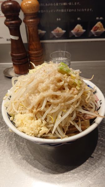 「油そば中  野菜マシ  ニンニク  油」@らーめん大 大森店の写真