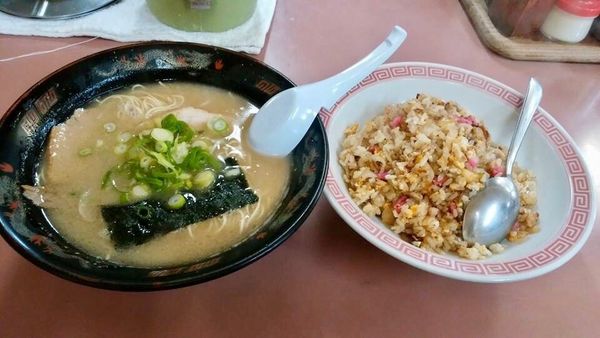 「ラーメン+半チャーハン」@クーニャン ラーメン 赤のれんの写真