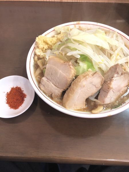 「ラーメン（並）＋ニンニク少なめ、ショウガ、火の粉（別皿）」@自家製麺 まさきの写真