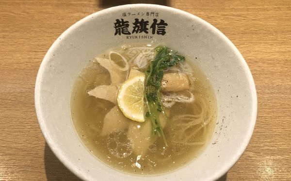 「鷄塩らーめん」@龍旗信LEOの写真