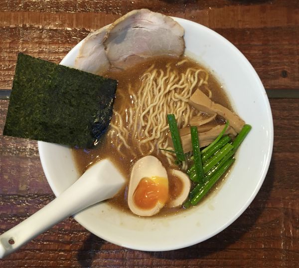 「プレミアムモルツ中瓶 → 豚醤 味玉らーめん」@らーめん くぼ鷹の写真