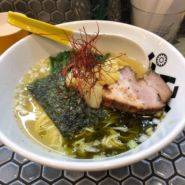「辛ラーメン　大盛」@パイナップルラーメン屋さん パパパパパインの写真