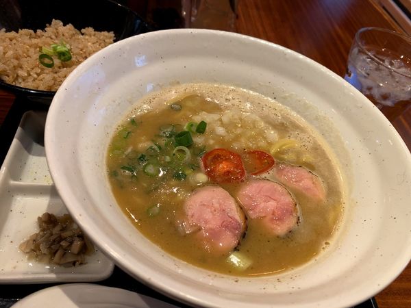 「鶏煮干らあめん（醤油）＋煮干しご飯」@麺や いま村の写真