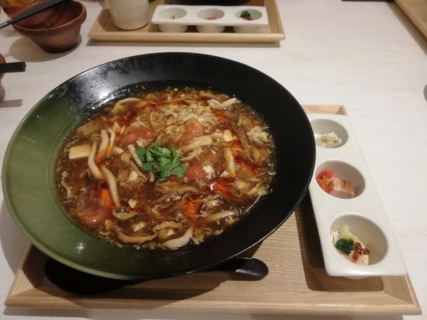 「黒酢サンラー湯麺セット　　1380円(税別)」@西安健菜キッチン たまプラーザ店の写真
