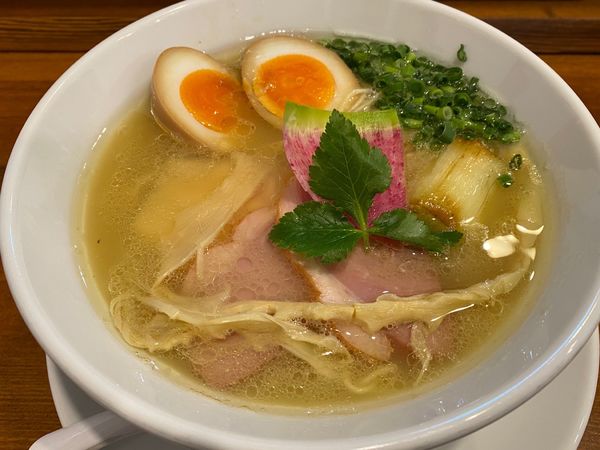 「2/9 鴨白湯らぁ麺（味玉サービス）950円」@らぁ麺しろの写真
