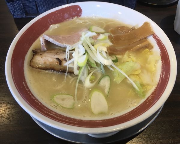 「濃厚鶏塩ラーメン(800¥)」@ら〜めん剣豪の写真