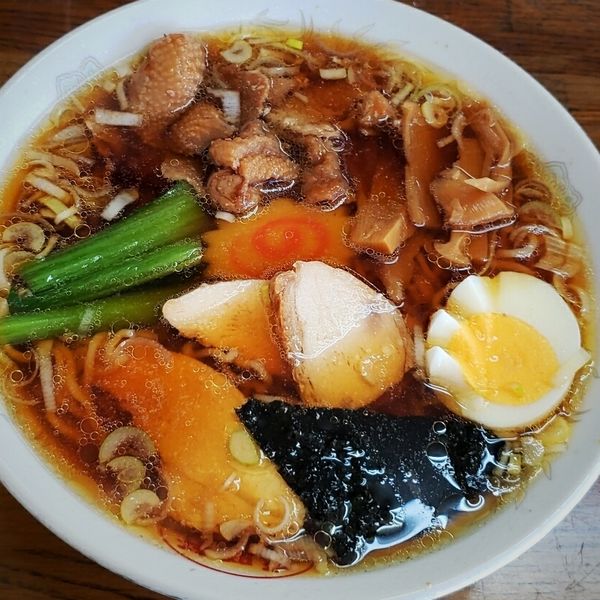 「ラーメン ７００円＋とり皮トッピング１５０円」@盛昭軒の写真