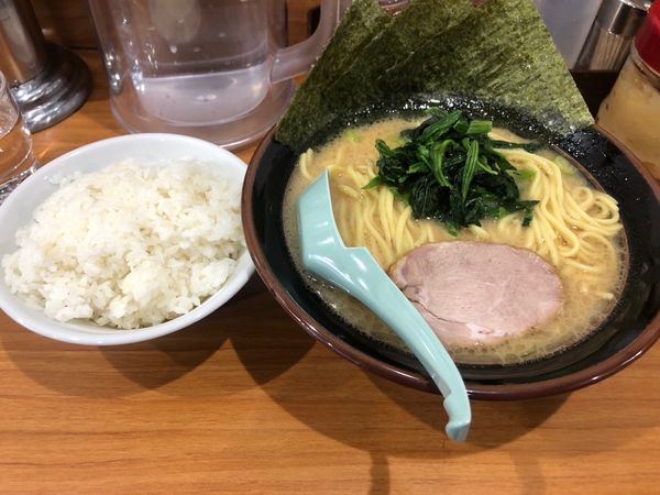 「ラーメン680円＋大盛100円」@横浜家系ラーメン 中野家 中野富士見町店の写真