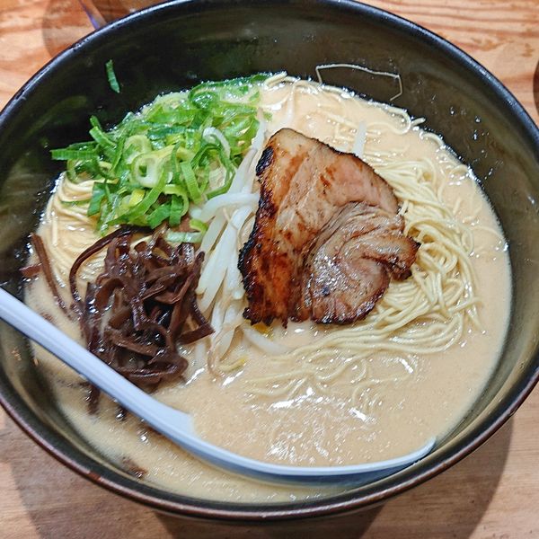 「白(大盛)790 ※大盛無料  麺＝博多麺 カタ」@博多 龍ノ髭の写真
