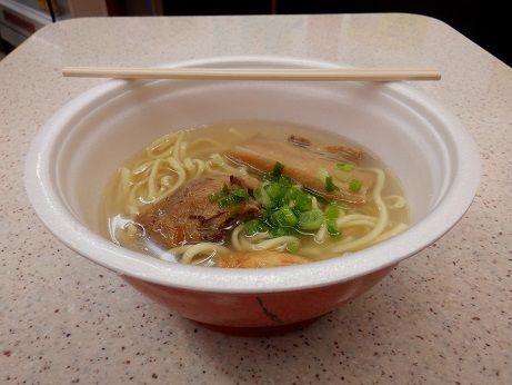 「沖縄そば（軟骨ソーキ入り）」@BLUE SKY OKA 21番ゲートショップの写真