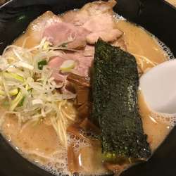 豚骨醤油720円　硬め