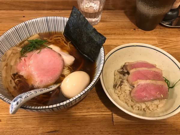 「醤油そば+ 鴨肉炊き込みご飯+味玉」@中華そば きなりの写真