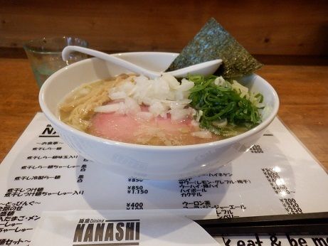 「煮干しらー麺　白（しお）」@麺屋Dining NANASHIの写真