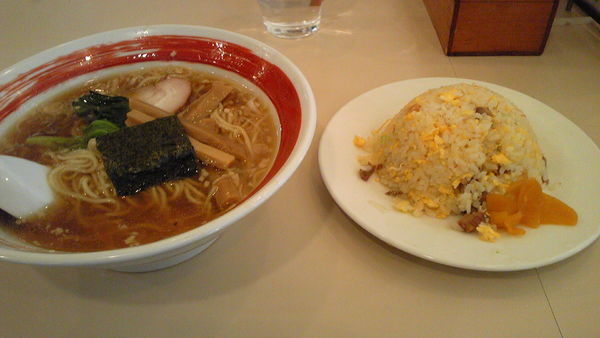 「チャーハンセット（ラーメン、焼売、半チャーハン）902円」@大勝軒 代々木上原店の写真