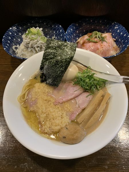 「豚骨生姜醤油らぁ麺600円 味玉 小丼×2」@Soupmenの写真