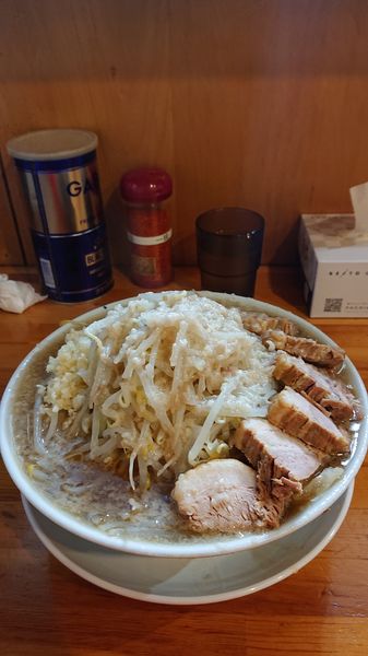 「チャーシュー麺大盛  野菜  ニンニク  油」@連の写真