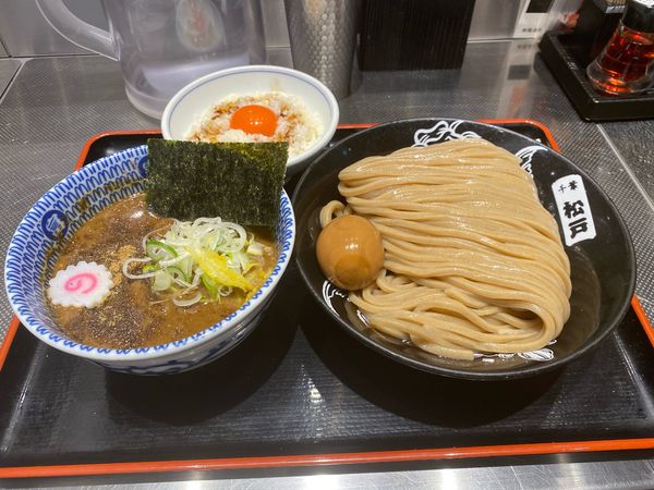 「濃厚つけ目大　煮卵と卵かけご飯付」@松戸富田麺絆の写真