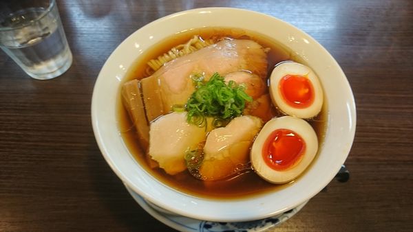 「特製醤油らぁ麺」@らぁ麺 紫陽花の写真